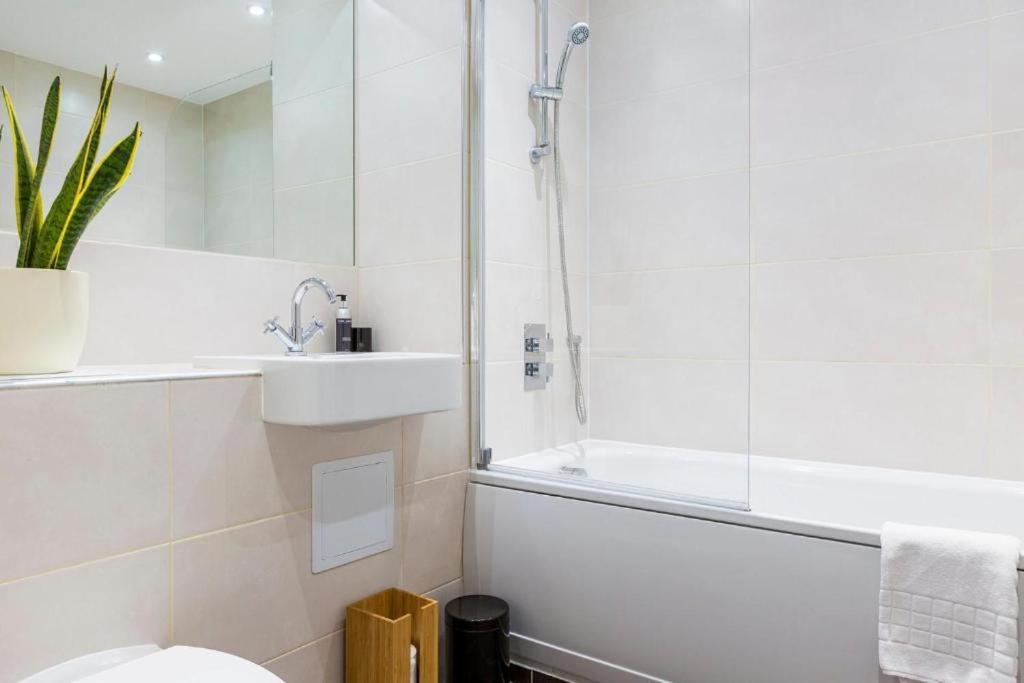 Panorama Apartments By Mesh Accommodation Short & Long Term Lets Ashford For Contractors Or Corporate Stays Luaran gambar